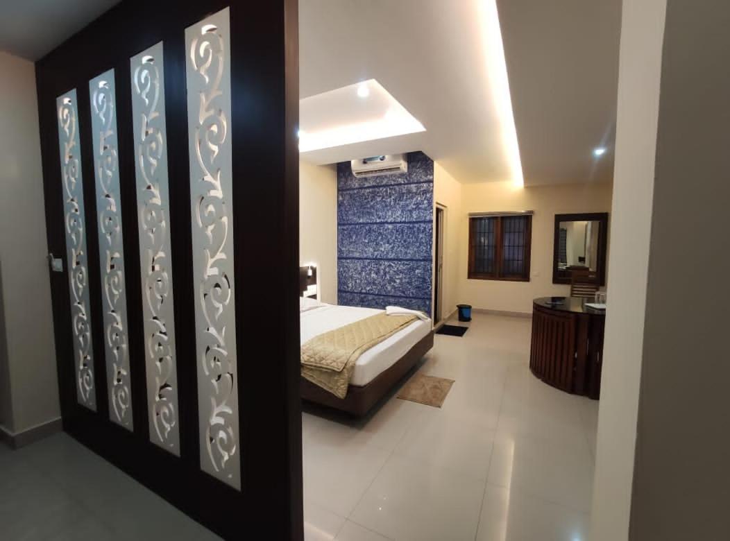 Issacs Regency Hotel Sultan Bathery Exterior foto