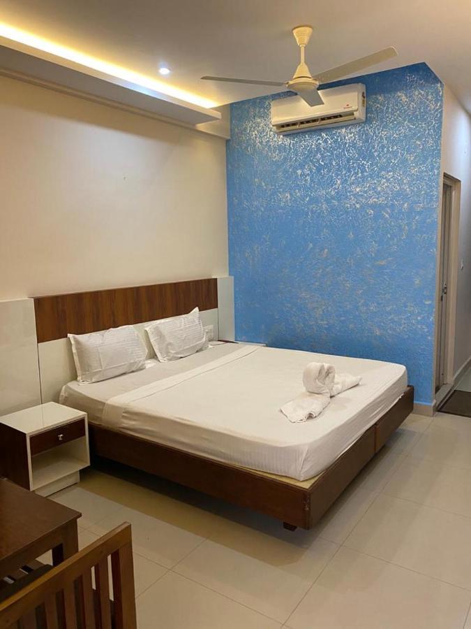 Issacs Regency Hotel Sultan Bathery Exterior foto