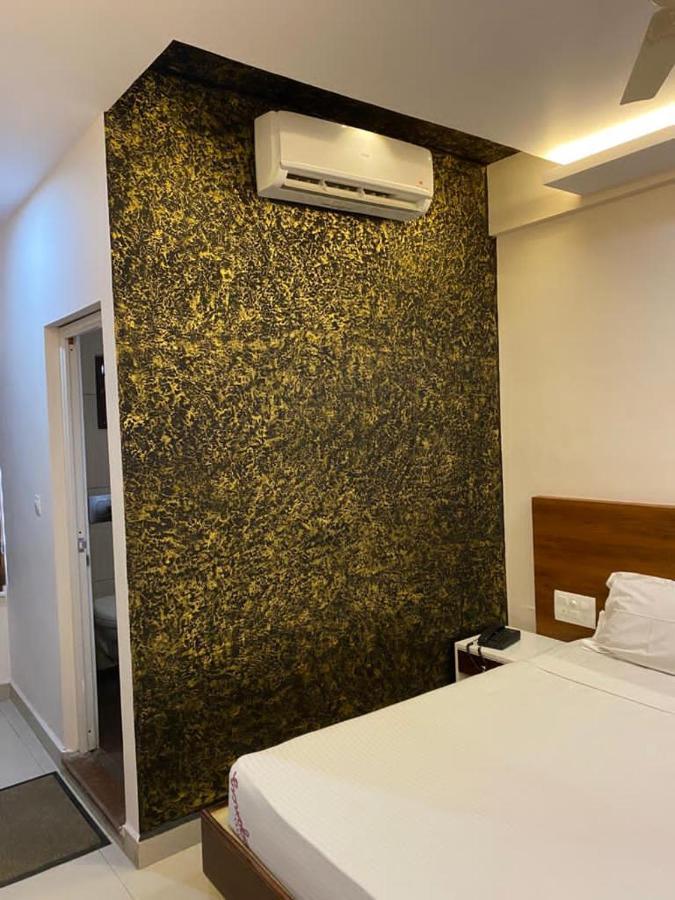 Issacs Regency Hotel Sultan Bathery Exterior foto