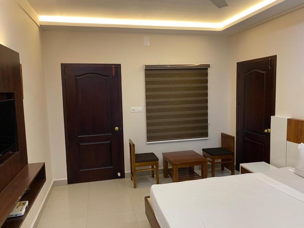 Issacs Regency Hotel Sultan Bathery Exterior foto